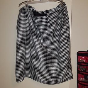 Size 22 Houndstooth Pencil Skirt