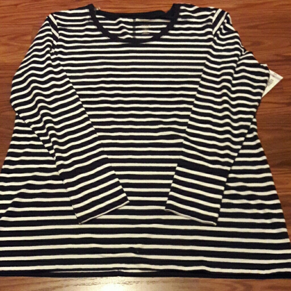 Final Sale ** Long Sleeves Top ** NWT