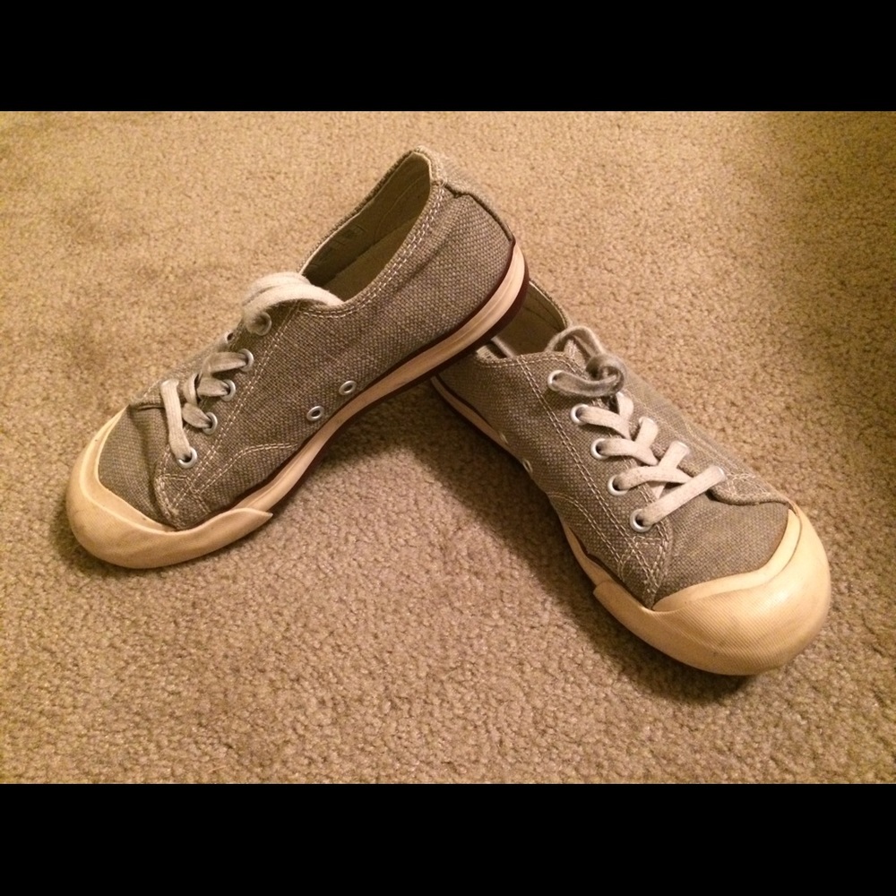 Women's Size 7 Keen shoes