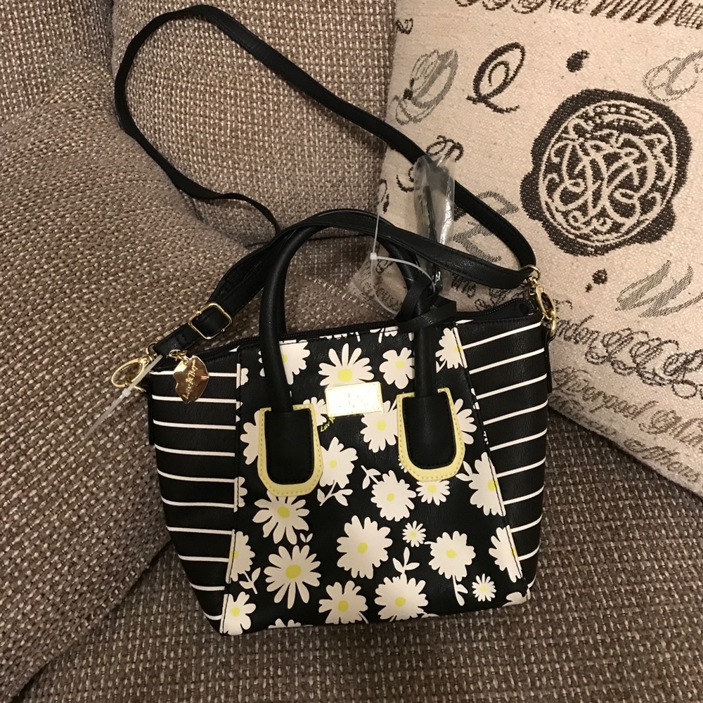 Cross body hand bag