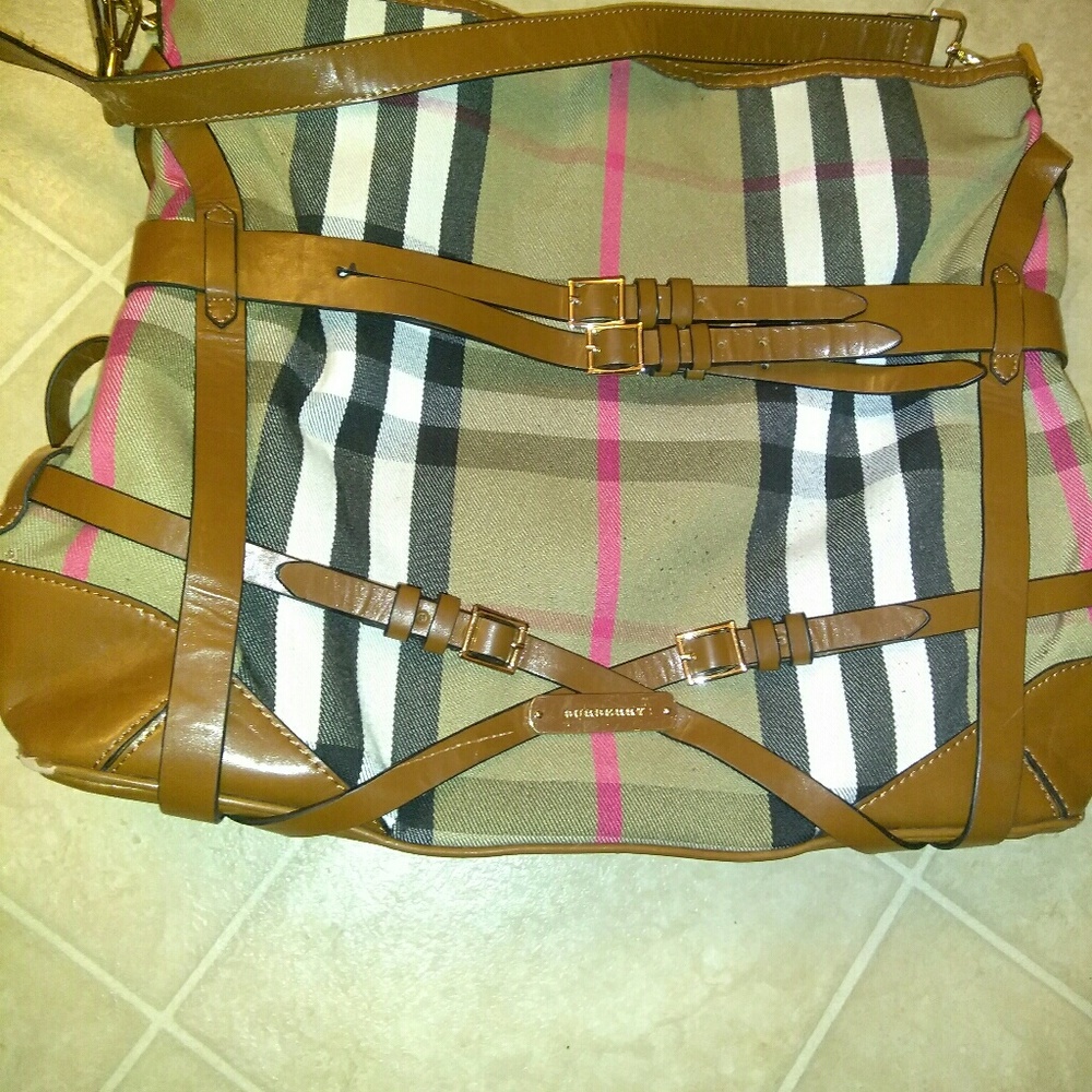 Very large Burberry bag - Picture 1 of 4