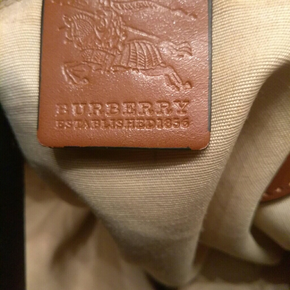 Very large Burberry bag - Picture 3 of 4