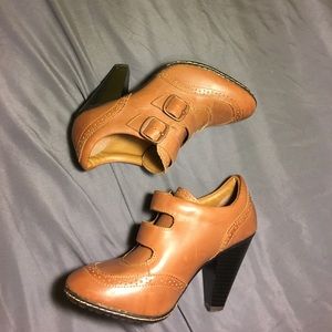Size 7 heeled brown booties