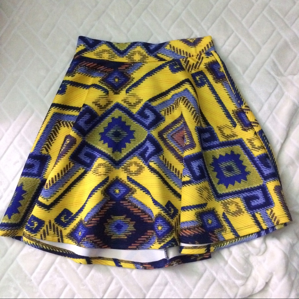 Patterned circle skirt - Picture 3 of 4