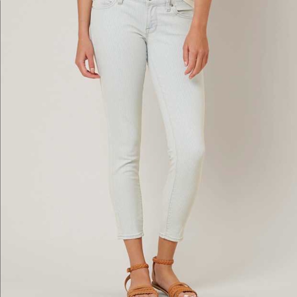 Lucky Brand Cropped Jeans 6/28 Charlie Stretch