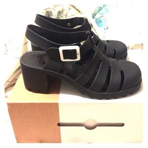 90's chunky heel sandal