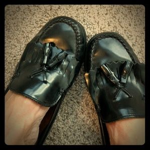 Bass Weejuns Tassled Black Leather Loafers!