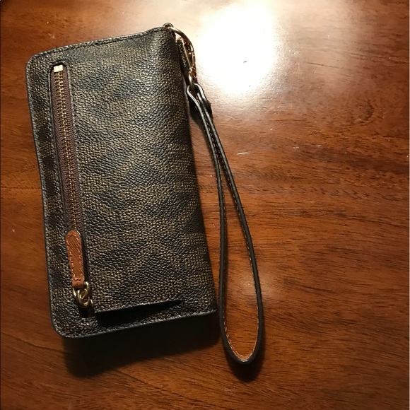 Michael Kors wristlet wallet. - Picture 2 of 3