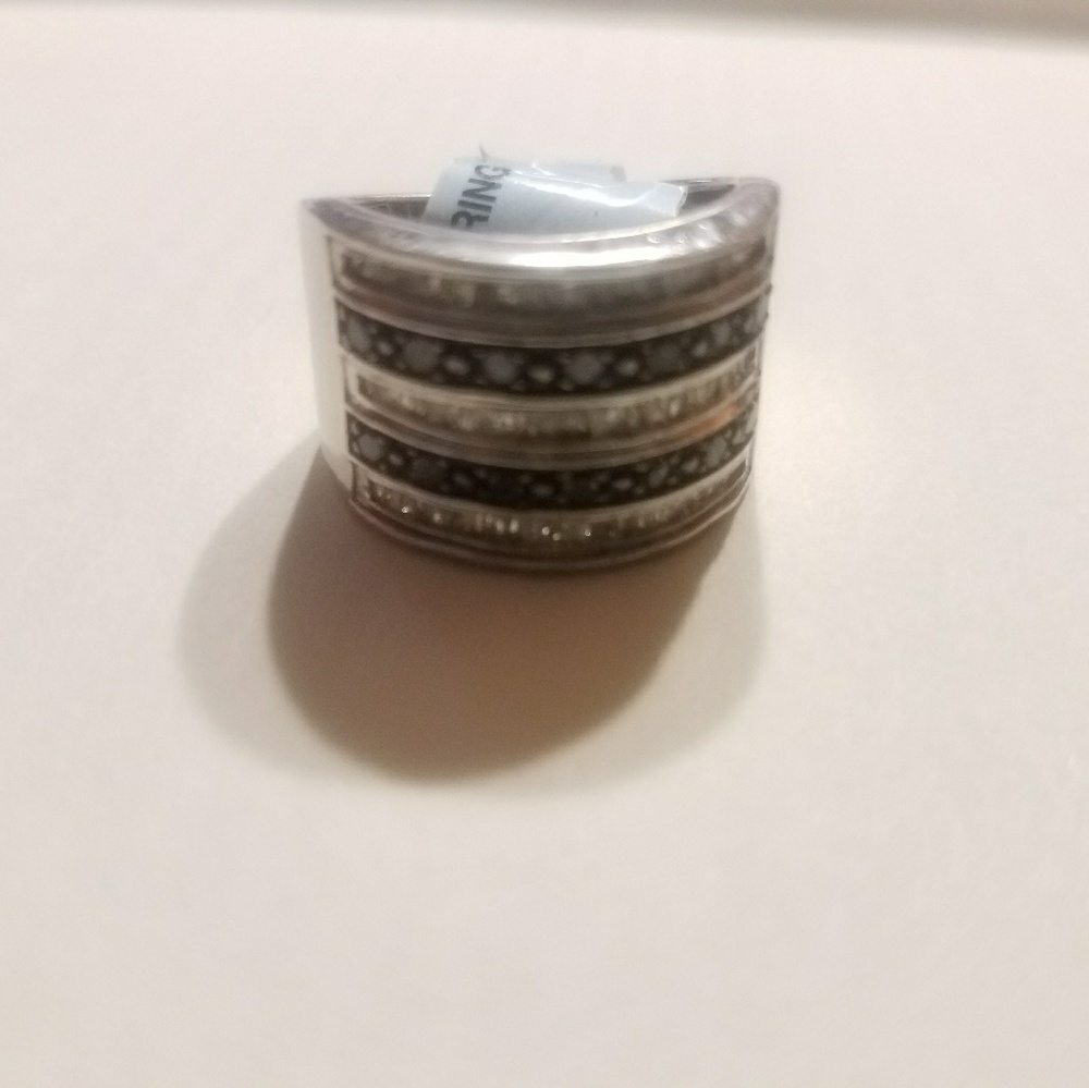 Ring - Picture 3 of 3