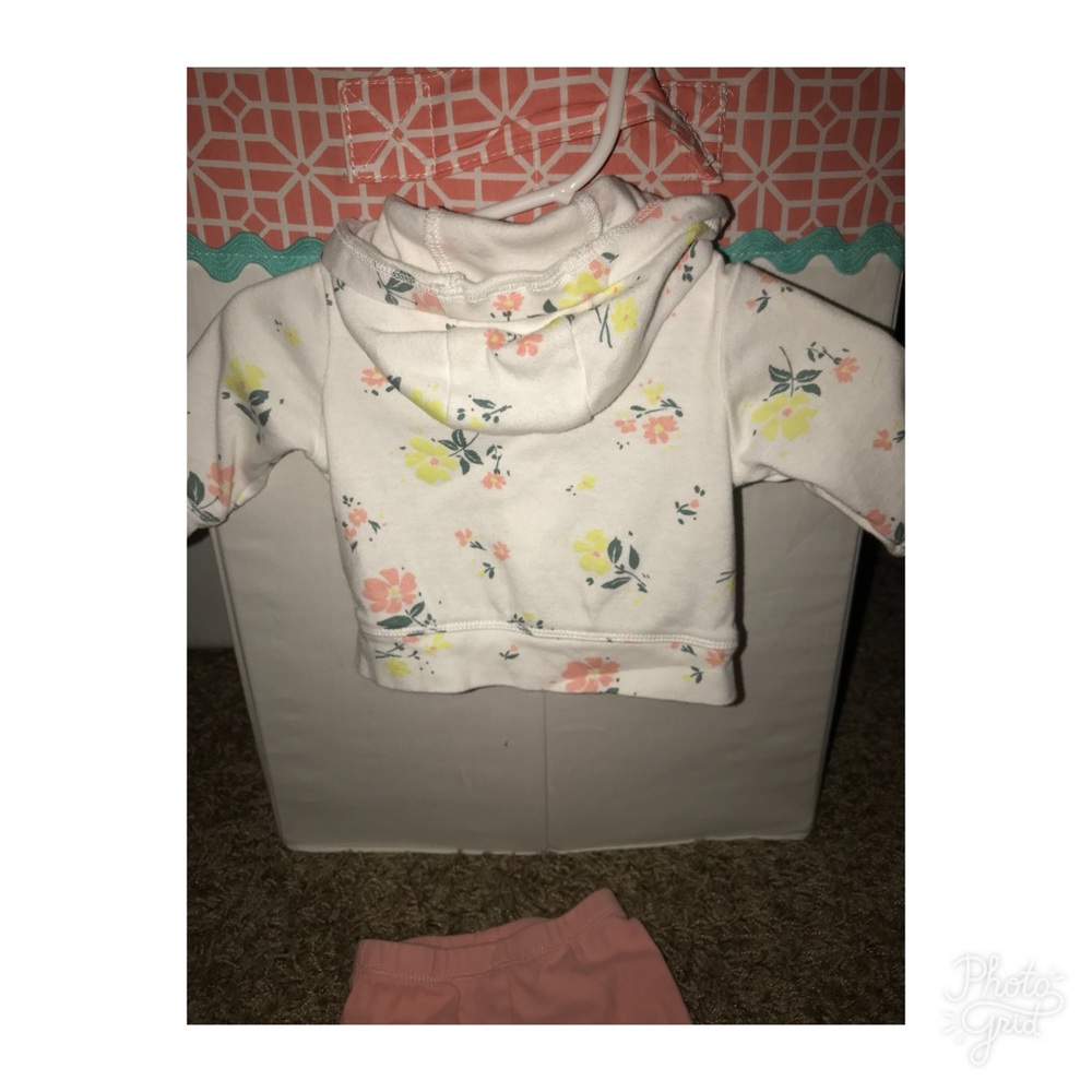 Carter’s Set - Picture 2 of 4