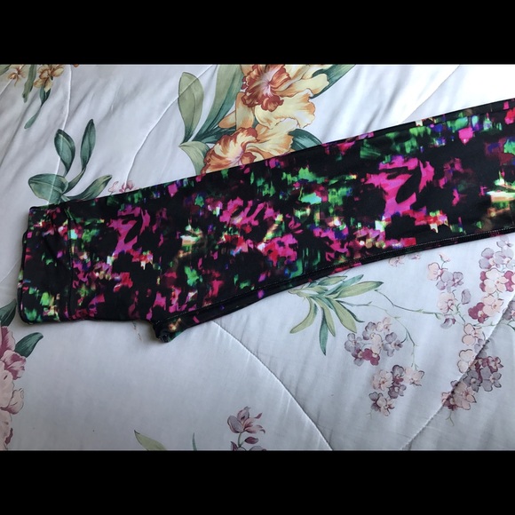 Fabletics Legging - Picture 2 of 3