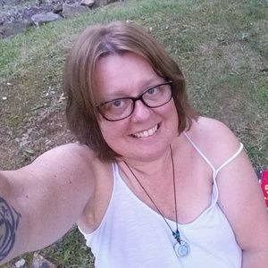 Meet your Posher, Genia