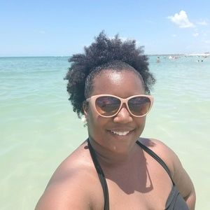 Meet your Posher, Nicole