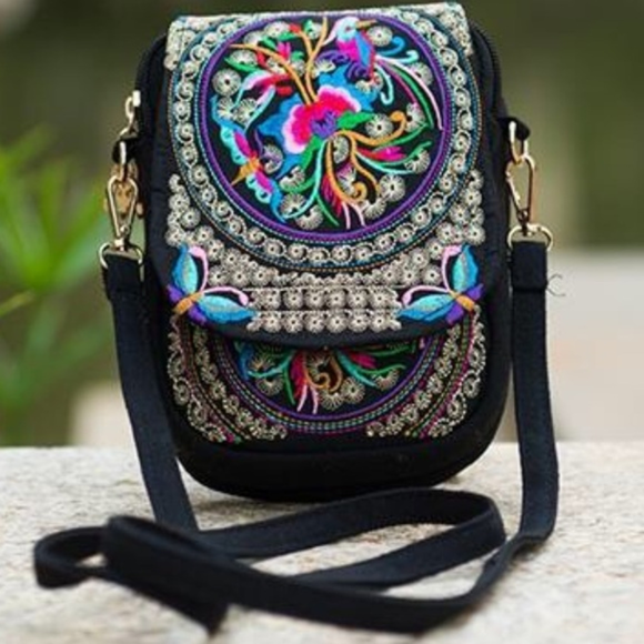 Small Vintage Boho Embroidery Crossbody Handbag - Picture 4 of 7