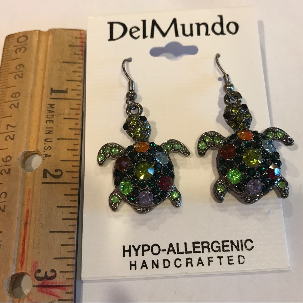 NWT DelMundo Handcrafted Turtle Earrings