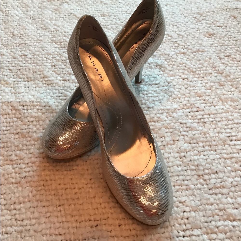 DONATED -  New Tahari Heels! Never worn! - Picture 2 of 7