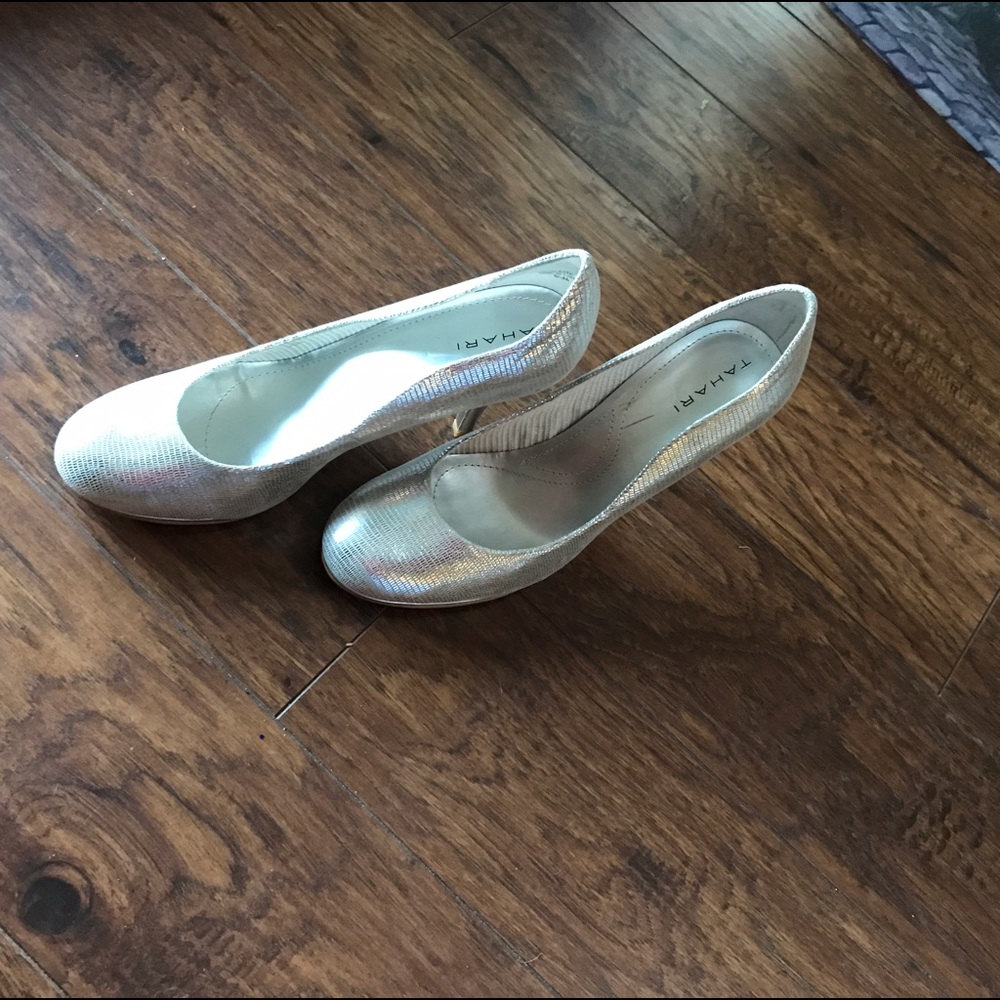 DONATED -  New Tahari Heels! Never worn! - Picture 3 of 7