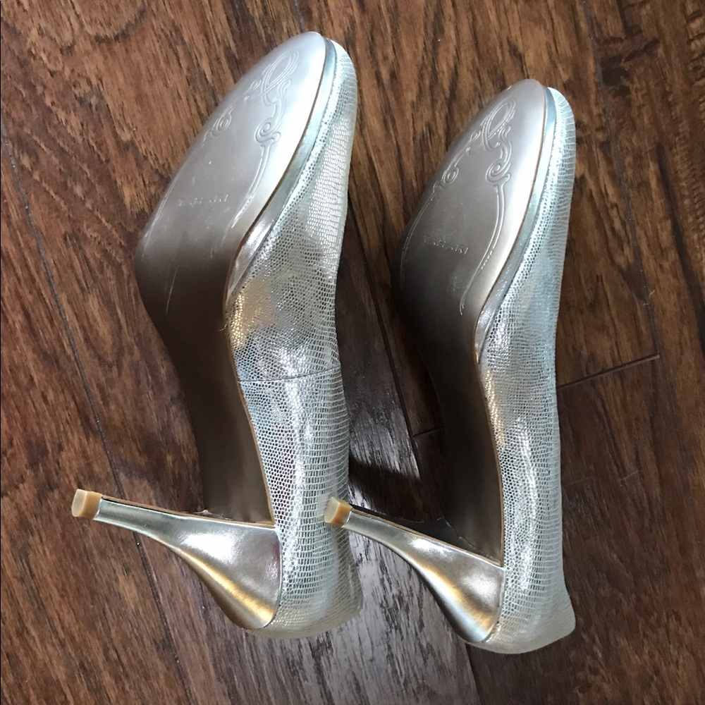 DONATED -  New Tahari Heels! Never worn! - Picture 5 of 7