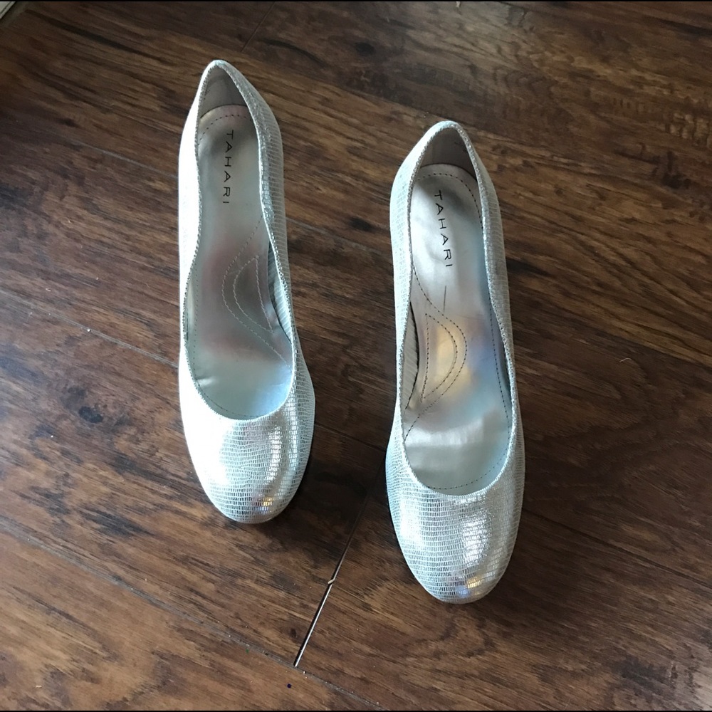 DONATED -  New Tahari Heels! Never worn! - Picture 7 of 7