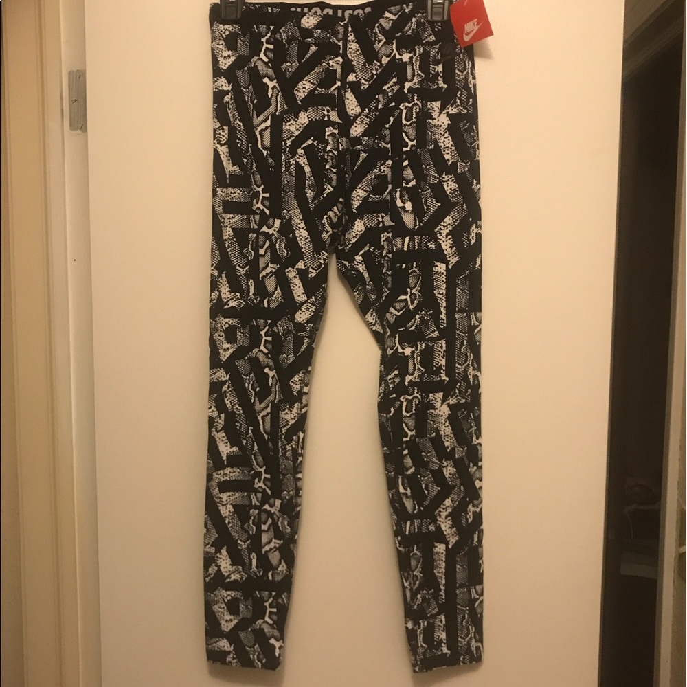 NWT Nike Leggings