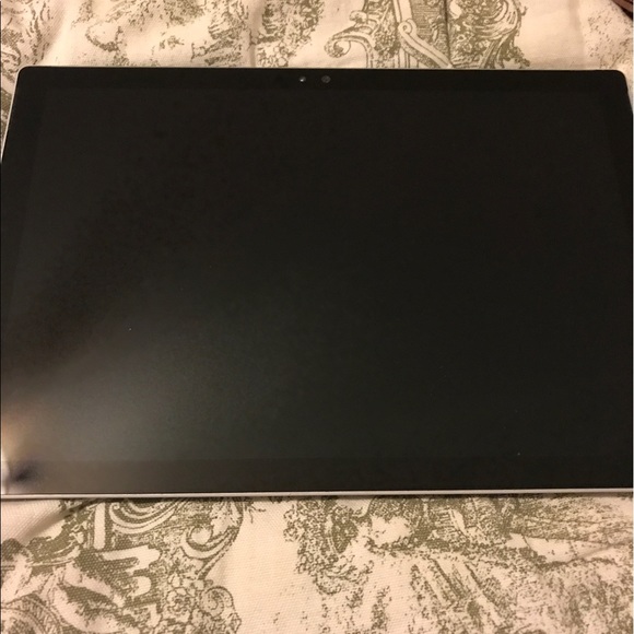 Microsoft Surface Pro 4 - Picture 1 of 4