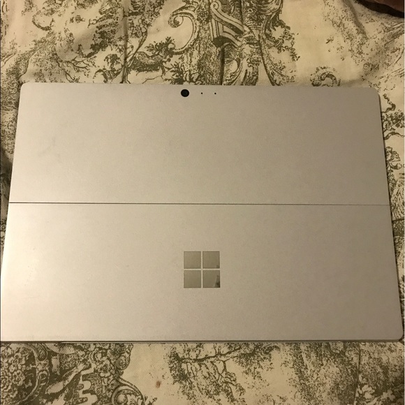 Microsoft Surface Pro 4 - Picture 2 of 4
