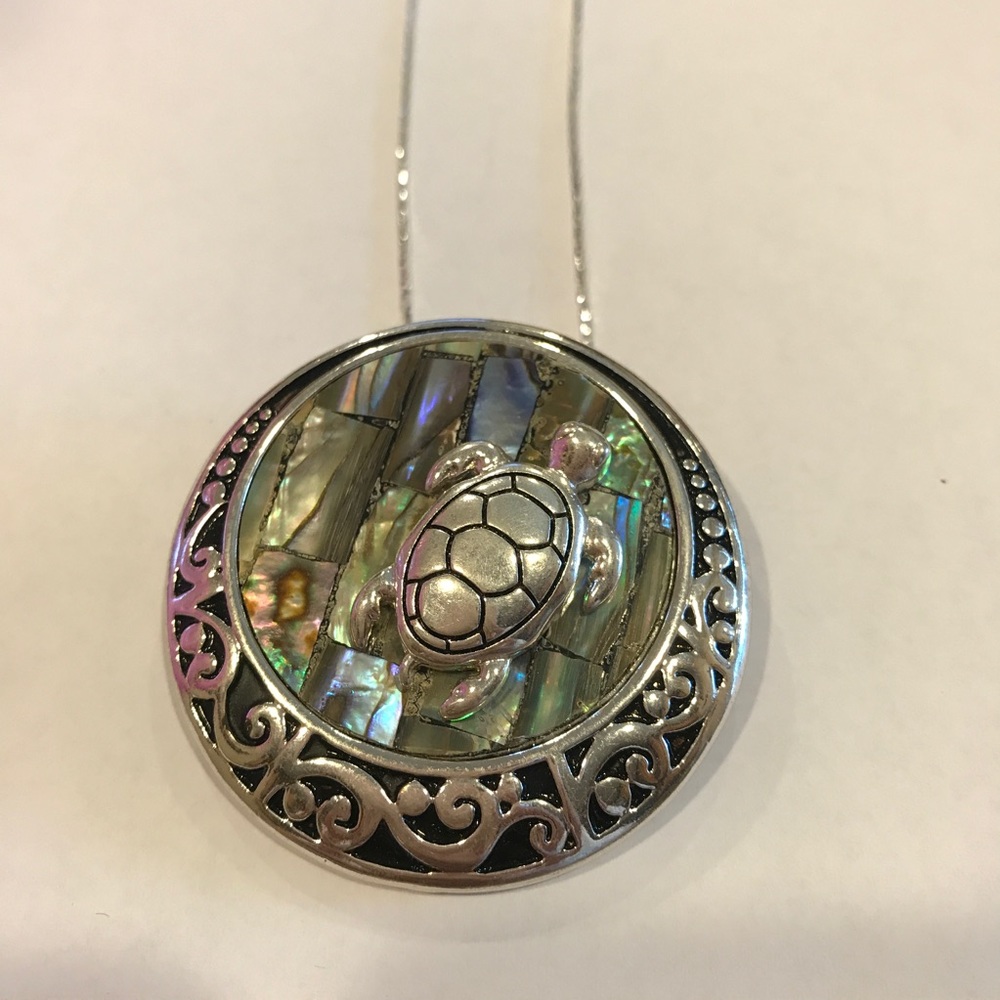 NWT DelMundo Handcrafted Turtle Necklace