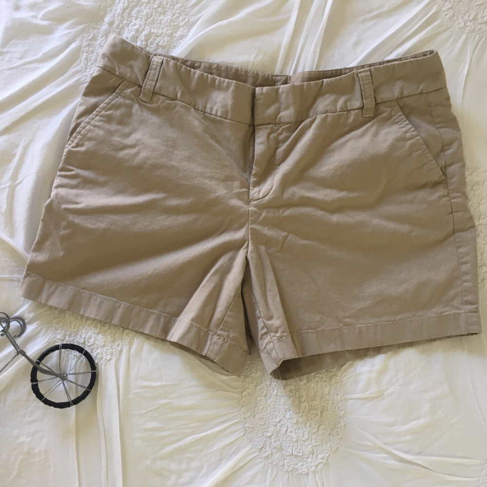 Caslon Clean Front Khaki Short (10)