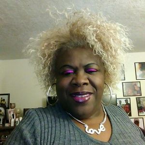 Meet your Posher, Juanita