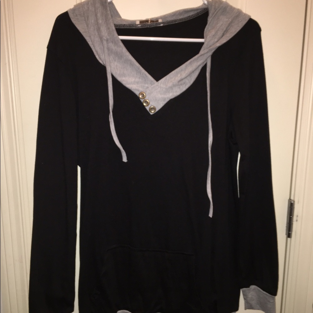 black and grey hoodie pullover