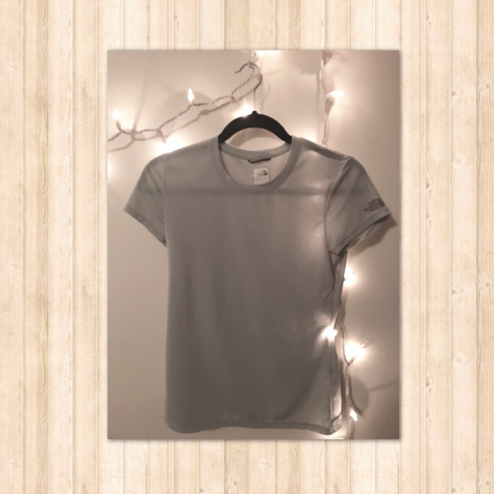 THE NORTH FACE grey workout tee