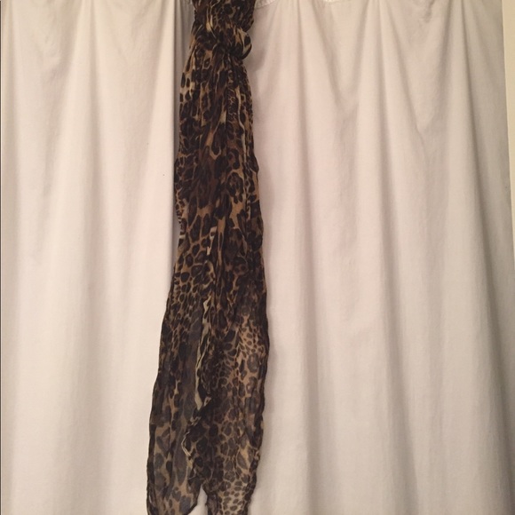 Leopard Scarf - Picture 2 of 3