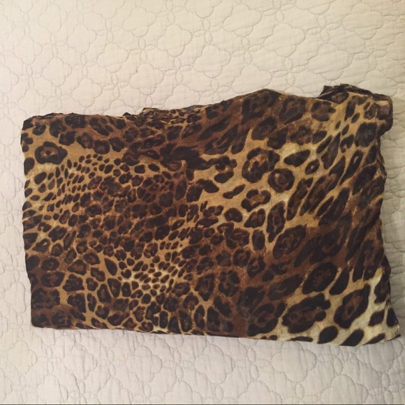 Leopard Scarf - Picture 3 of 3