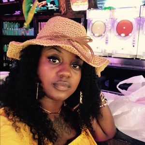 Meet your Posher, Jamilya