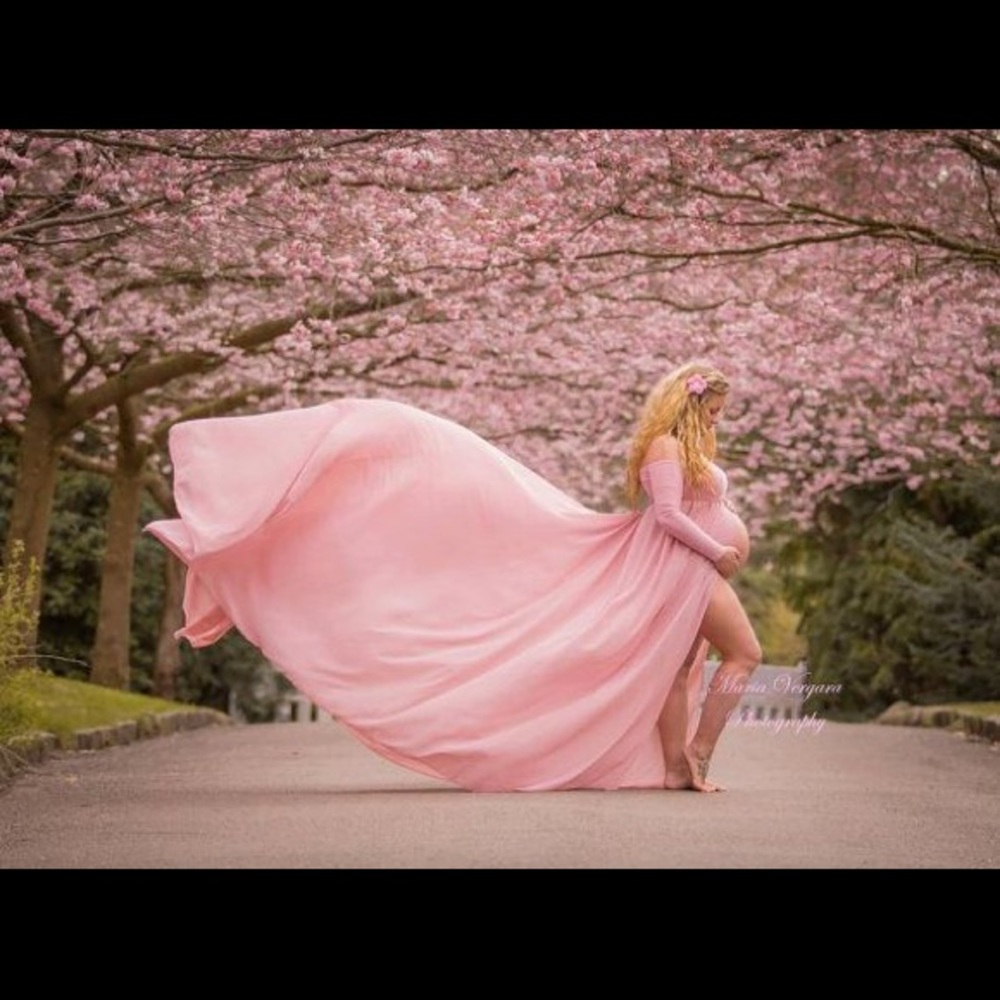 Pink maternity dress maternity gown for photos