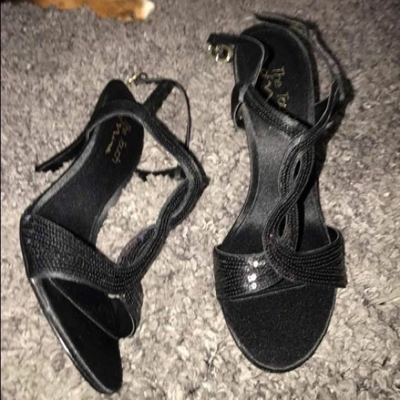 Black heels size 8.5! - Picture 2 of 3