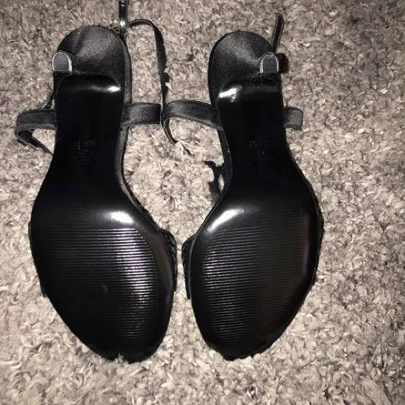 Black heels size 8.5! - Picture 3 of 3