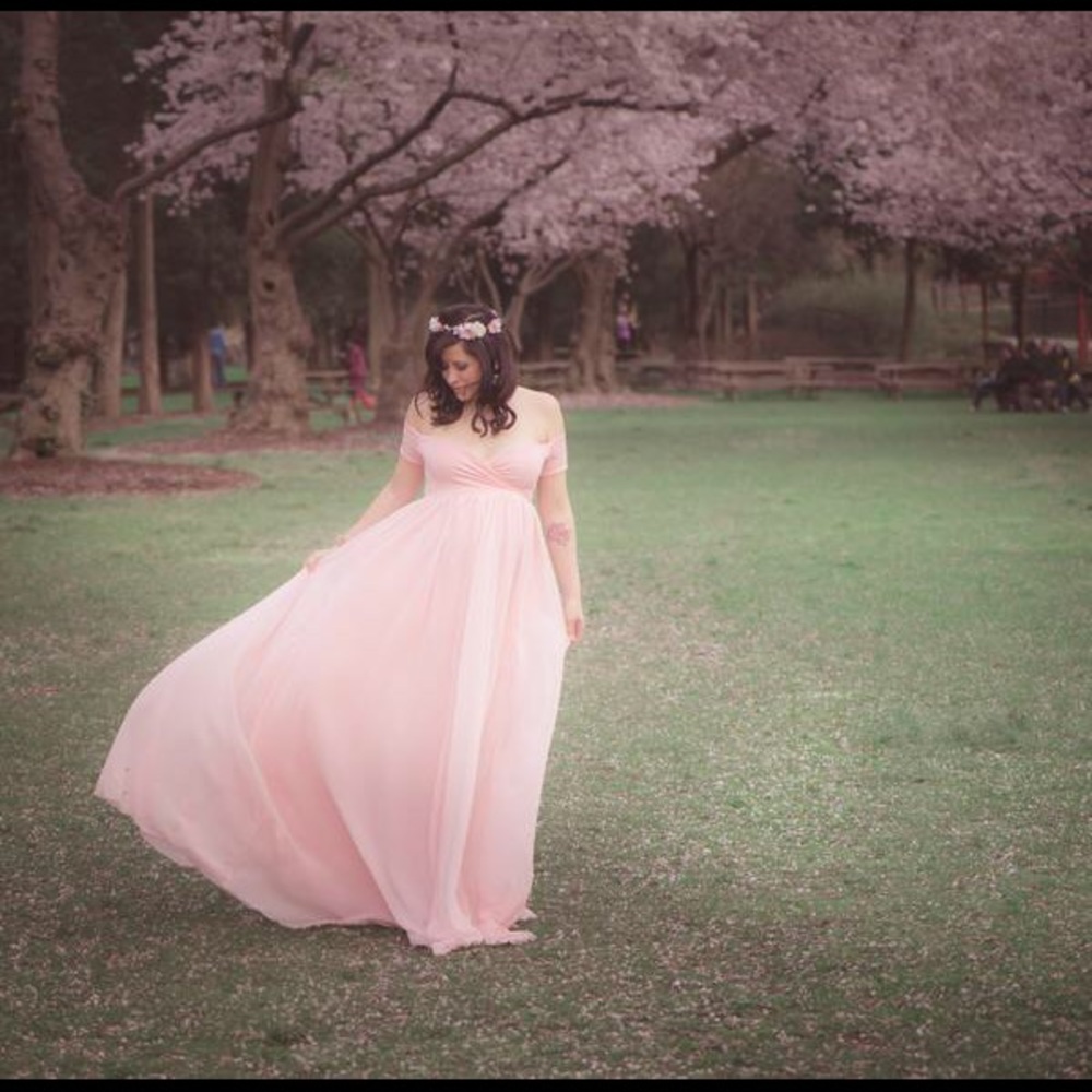 Pink maternity dress for photo shoot