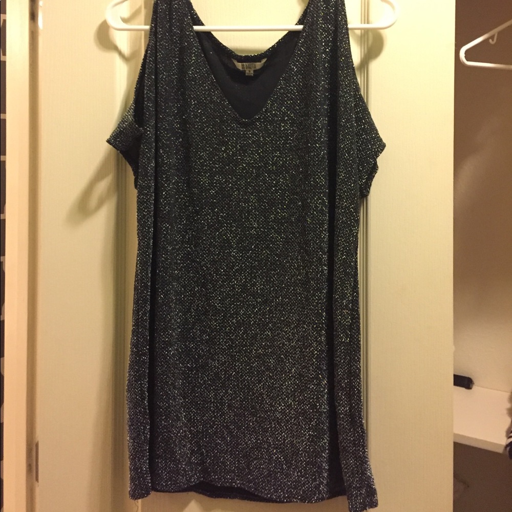 BB Dakota Cold shoulder Shimmer Tunic