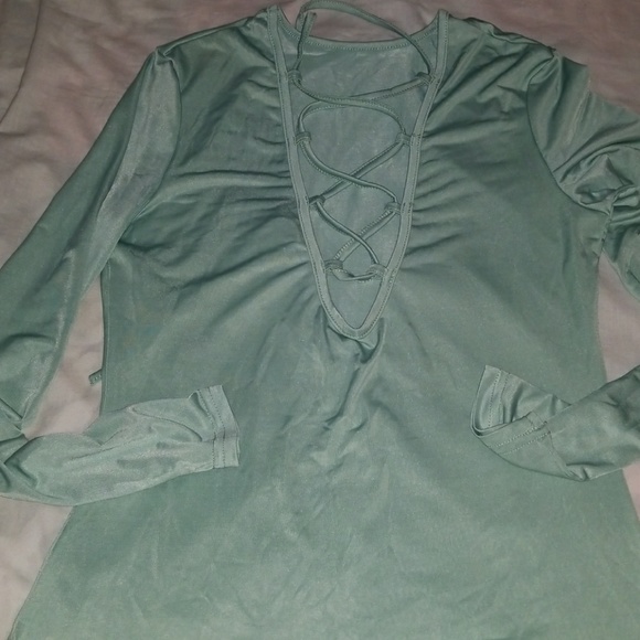 Green top - Picture 2 of 2