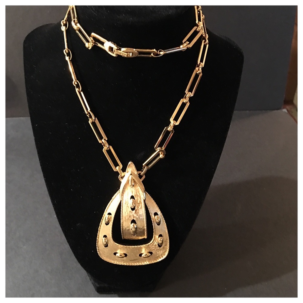 MONET AUTHENTIC VINTAGE NECKLACE