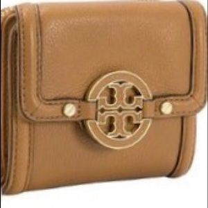 Tory Burch Amanda ziparound trifold wallet
