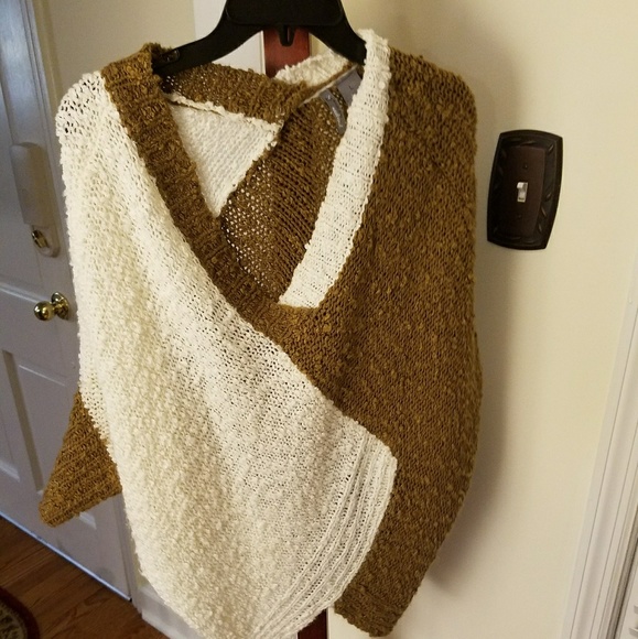 Great short sleeve sweater that will Jazz up any o - Picture 1 of 2