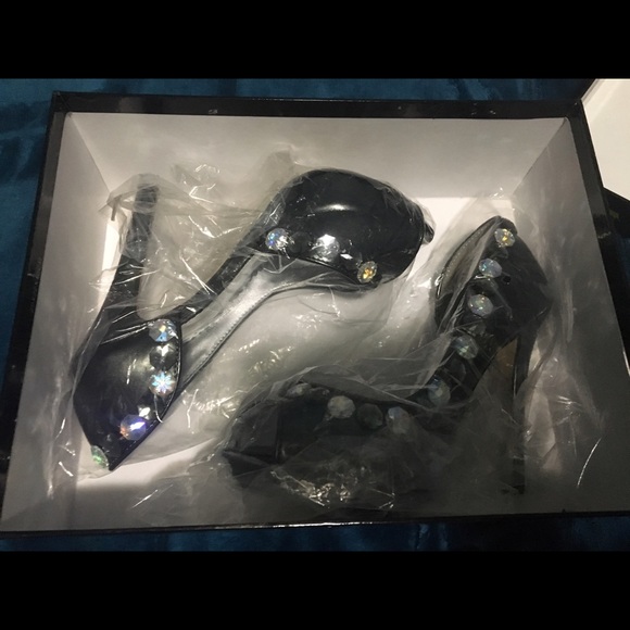 SOLD Johnathan Kayne Galactica Heels - Picture 7 of 8