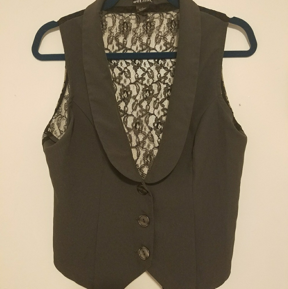 Lacy back vest