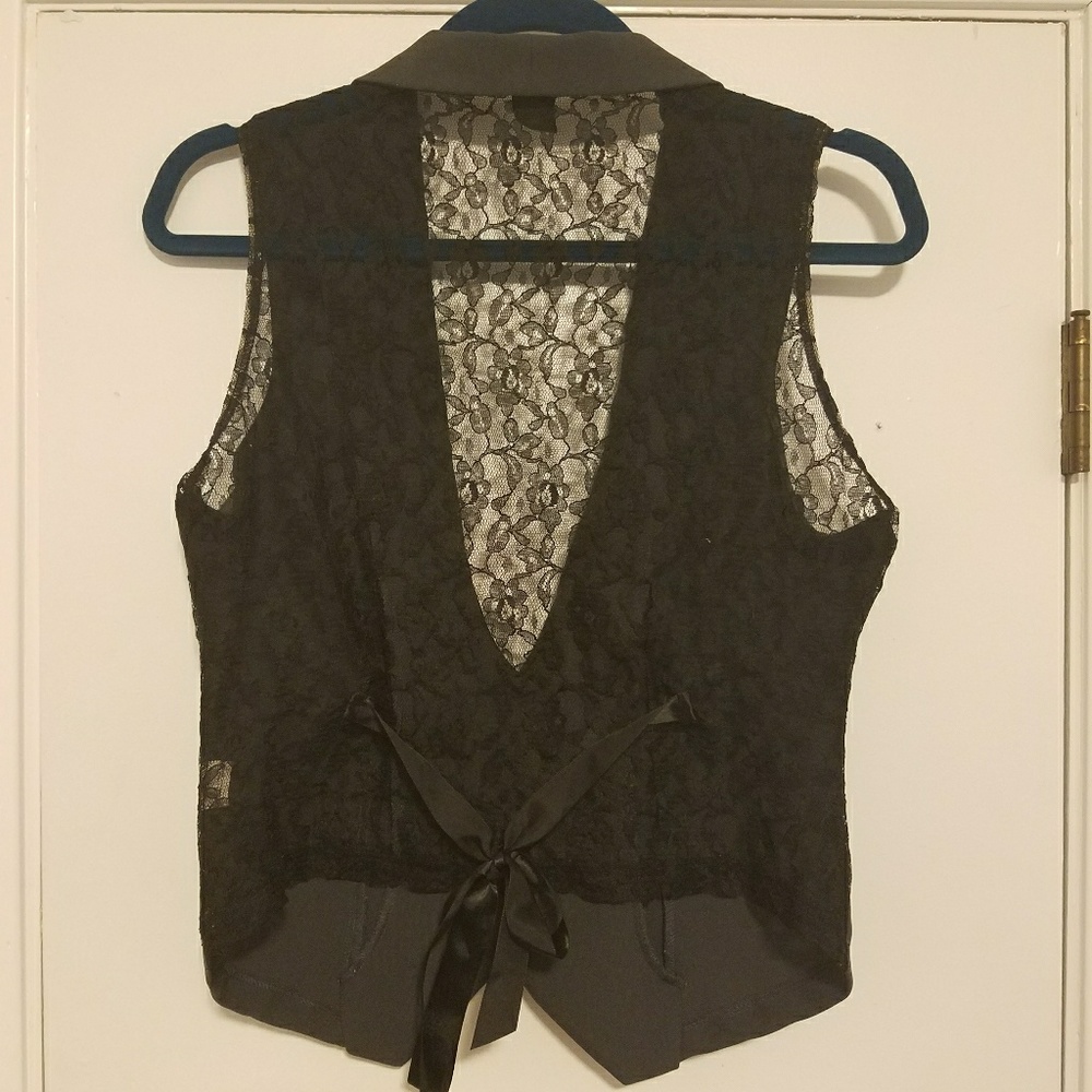 Lacy back vest - Picture 2 of 2