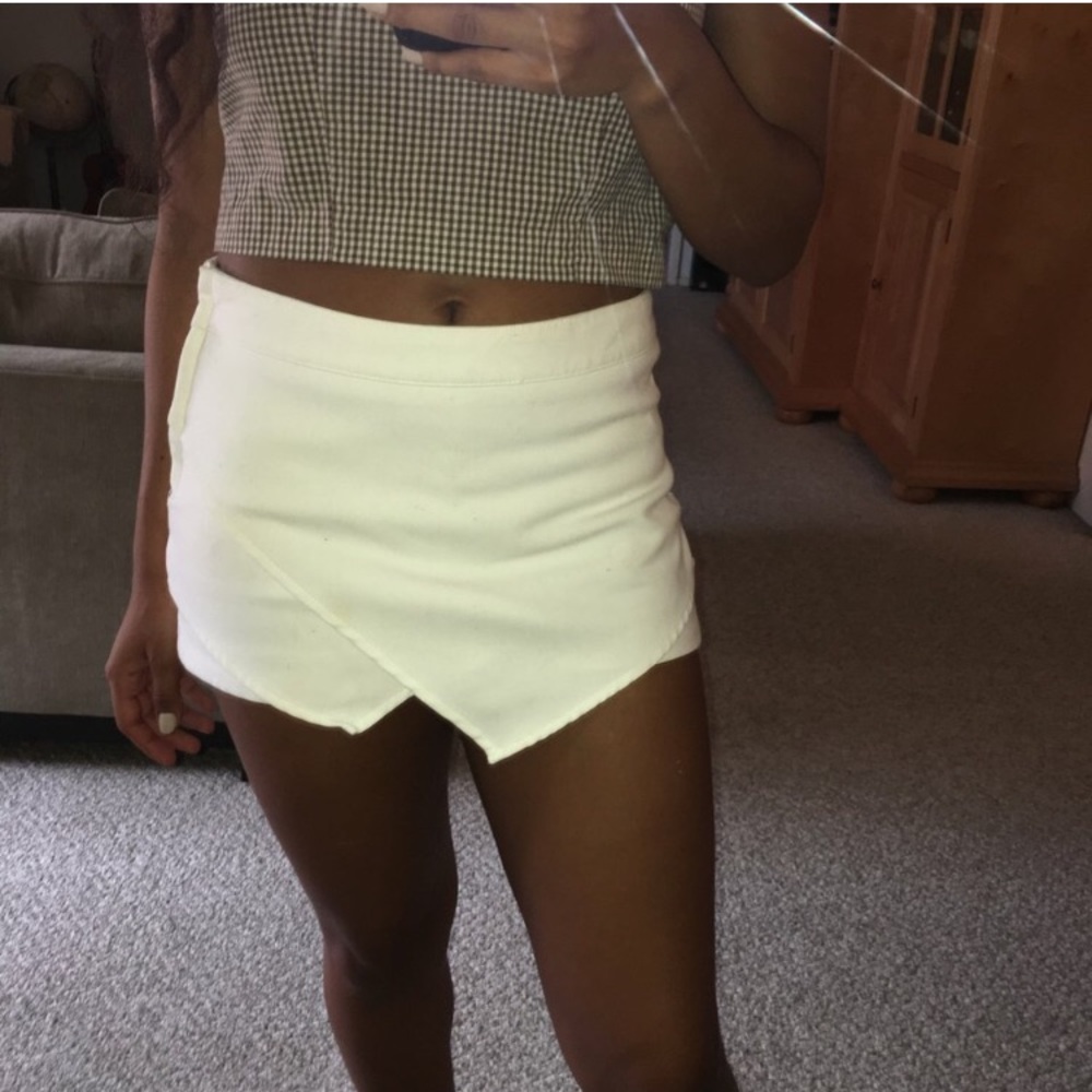 White mini skort
