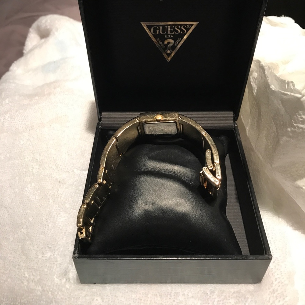 Watch Guess - Picture 3 of 3