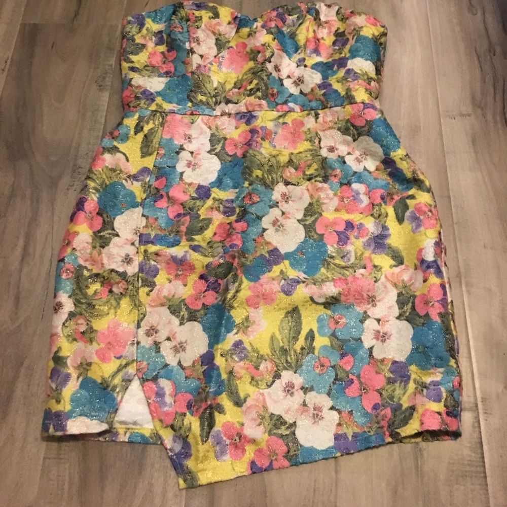 Bright and floral summer dress EUC