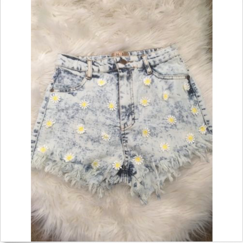 High Waist Daisy Acid Wash Shorts